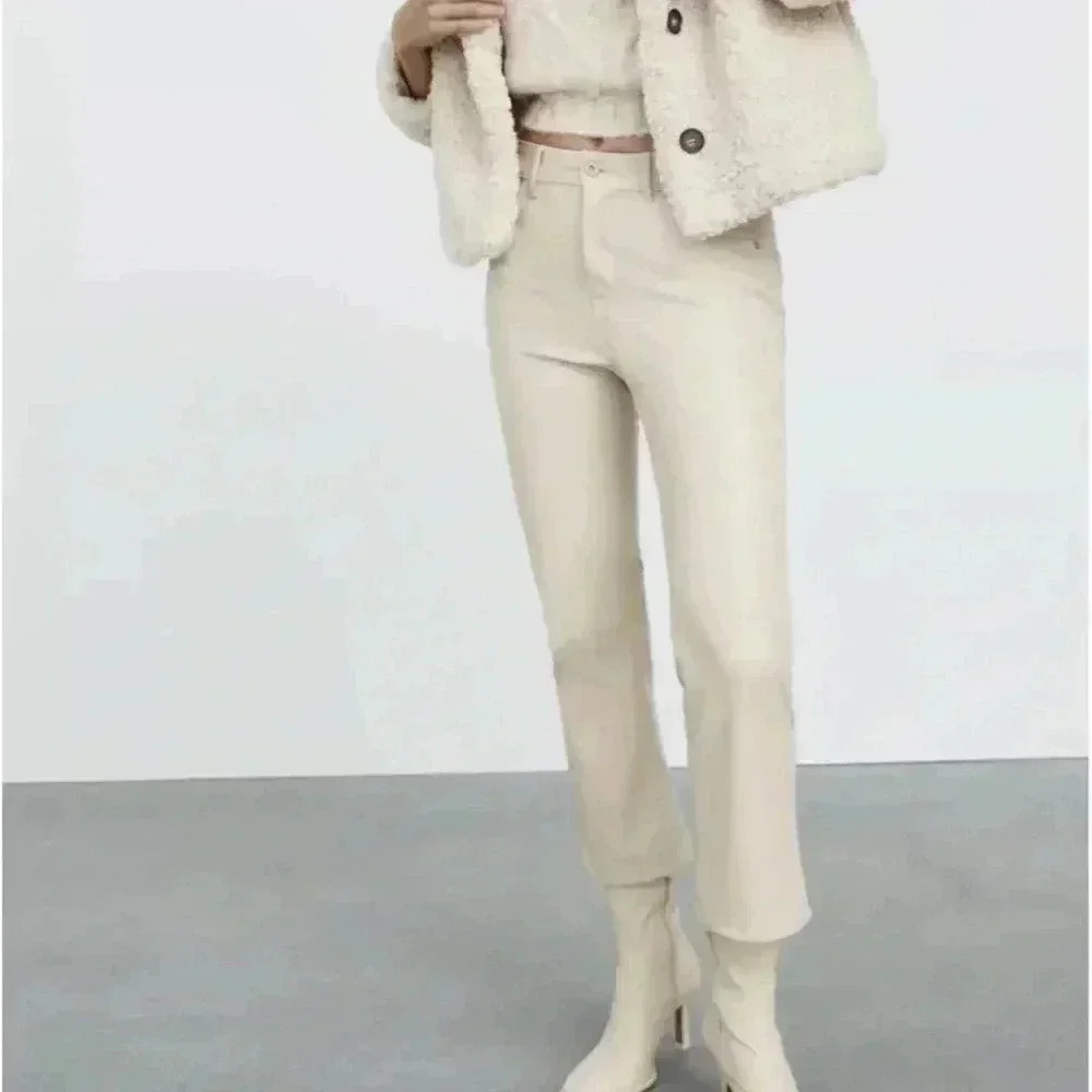ZARA FAUX LEATHER  CREAM MINIMALIST MINI FLARE PANTS M